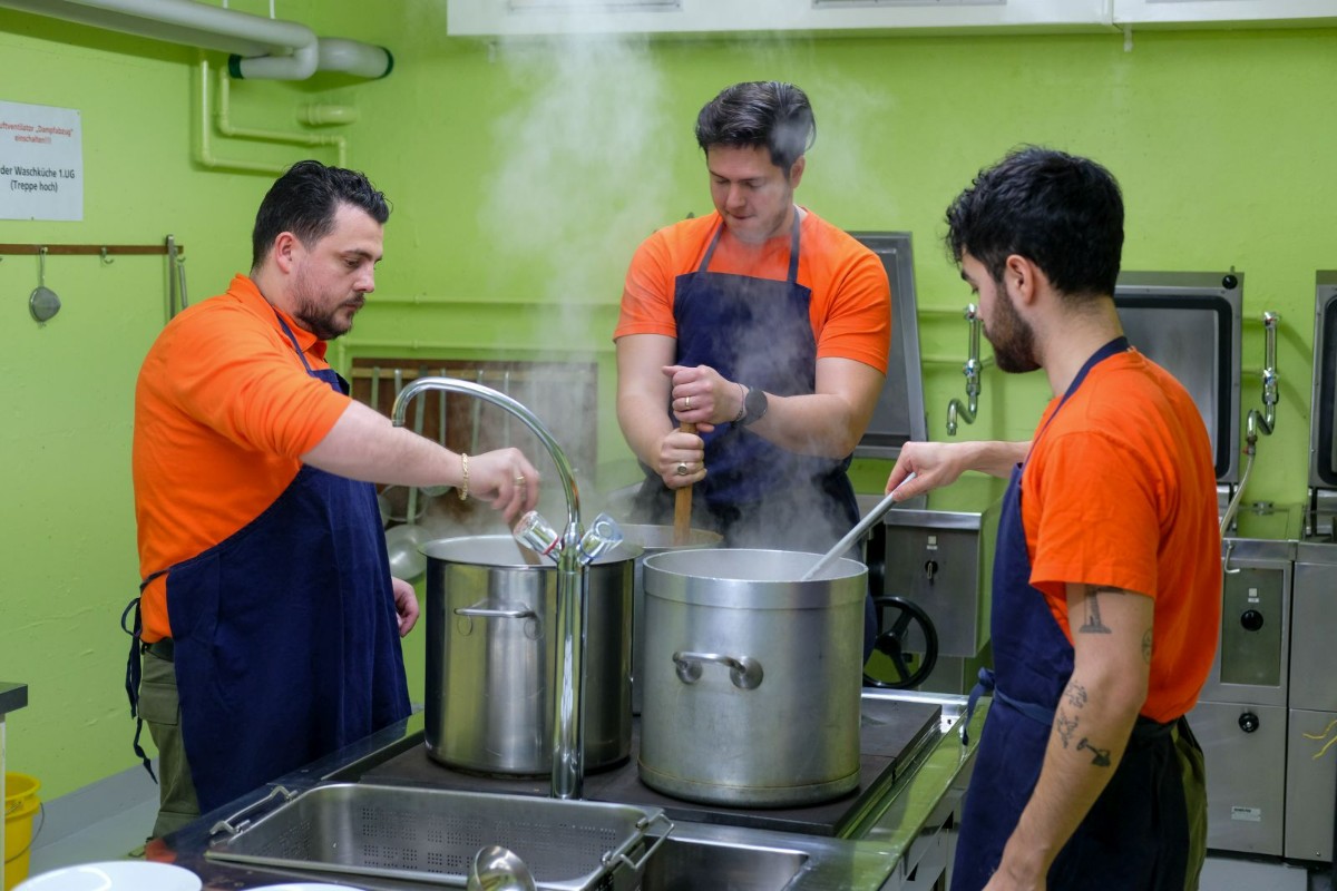 Klare Aufgabenteilung in der Küche. 20240325_Cobra_Ausbildung_009.jpg