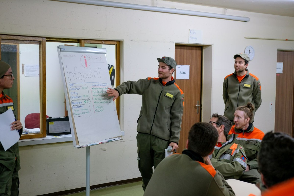 Begrüssung und Information der neuen Gäste. 20240325_Cobra_Ausbildung_001.jpg