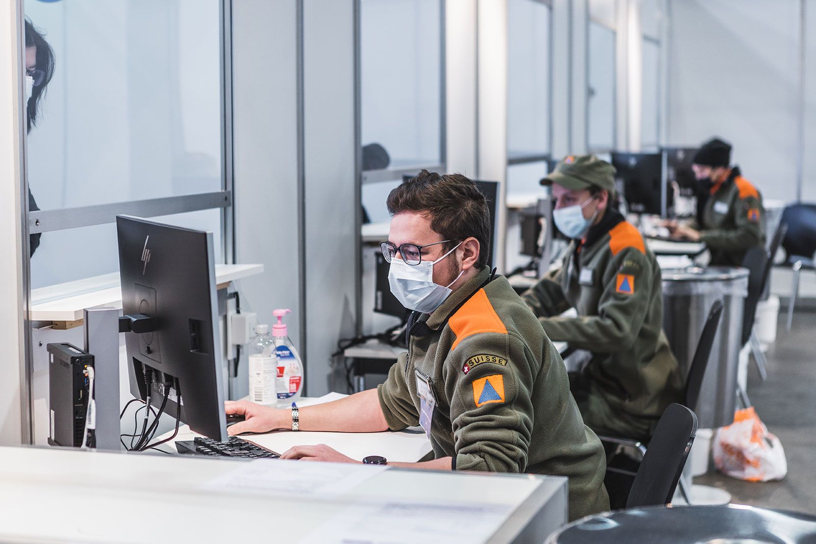 ZSOpilatus koordinieren die Administration und überprüfen die Personalien der zu behandelnden Personen. ZSOpilatus-Impfen-1260.jpg